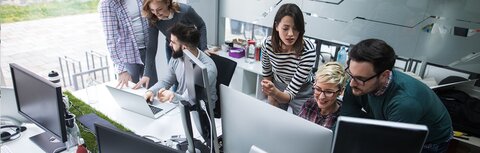 Gruppe von Menschen im Büro