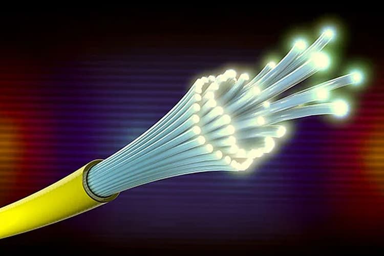 Stilisierte Darstellung eines Glasfaserkabels