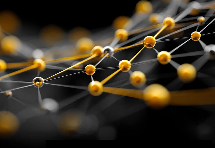 Ein stilisiertes Netz mit Knotenpunkten in goldenen und silbernen Farben vor dunklem Hintergrund