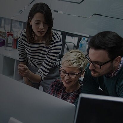 Gruppe von Menschen im Büro